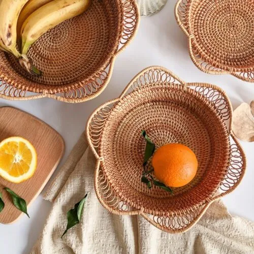 Handgeflochtener Rattan-Korb für den Tisch Handgeflochtener Rattan-Korb für den Tisch