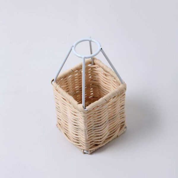 Handgeflochtener Rattan-Luftballon als Kinderzimmer-Deko Handgeflochtener Rattan-Luftballon als Kinderzimmer-Deko