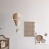 Handgeflochtener Rattan-Luftballon als Kinderzimmer-Deko