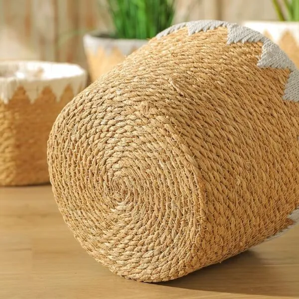 Handgeflochtener Rattankorb im Landhausstil Handgeflochtener Rattankorb im Landhausstil