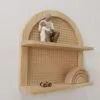 Handgeflochtenes Regal aus Rattan und Holz Handgeflochtenes Regal aus Rattan und Holz