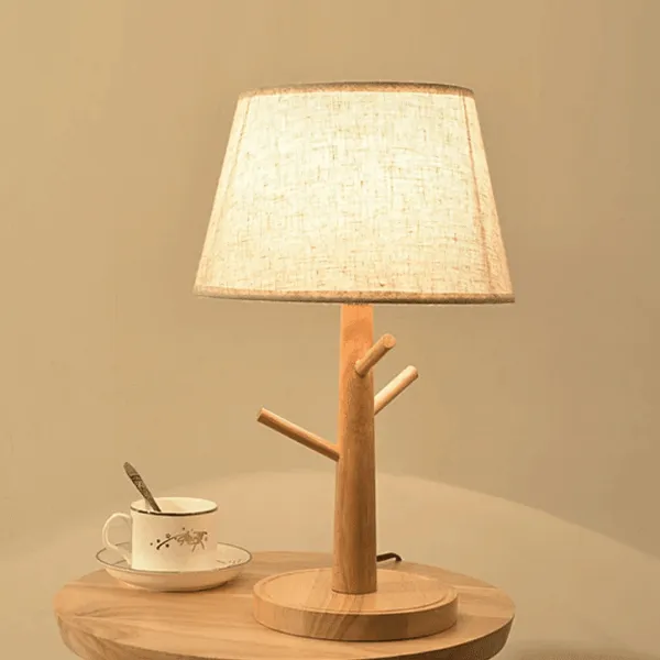 Holz-Nachttischlampe mit Stoffschirm und LED Holz-Nachttischlampe mit Stoffschirm und LED