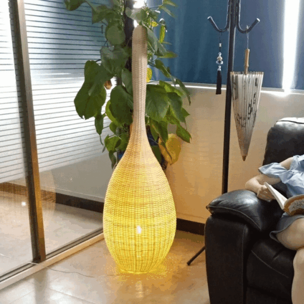 Japanische LED-Stehleuchte aus Rattan