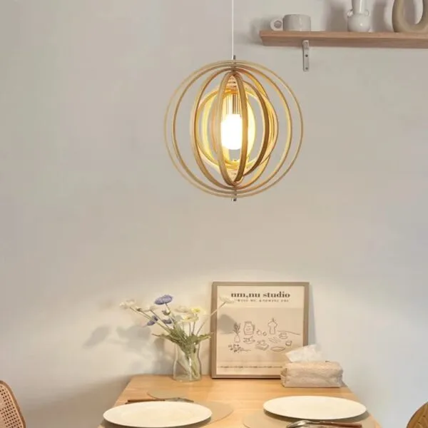 Japanischer LED-Deckenleuchter mit drehbarem Holzdesign Japanischer LED-Deckenleuchter mit drehbarem Holzdesign