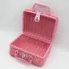 Kinderspielzeugkorb aus Rattan in Rosé im Retro-Kofferstil Kinderspielzeugkorb aus Rattan in Rosé im Retro-Kofferstil