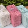 Kinderspielzeugkorb aus Rattan in Rosé im Retro-Kofferstil Kinderspielzeugkorb aus Rattan in Rosé im Retro-Kofferstil