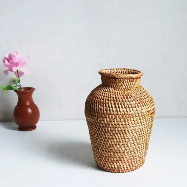 Klassische Rattan-Vase
