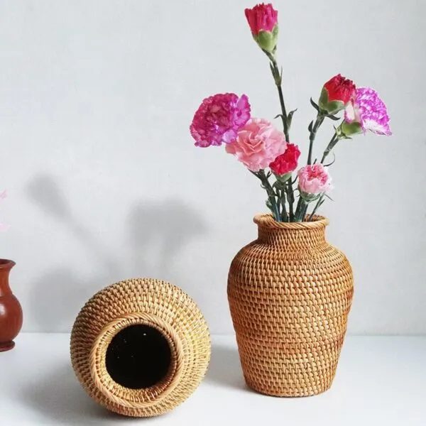 Klassische Rattan-Vase