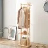Kleiderständer aus Holz mit natürlichem Charme Kleiderständer aus Holz mit natürlichem Charme