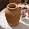 Kleiner Korbvasen aus Weide und Rattan