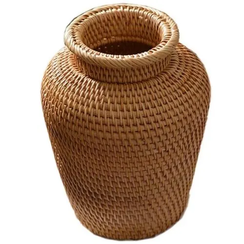 Kleiner Korbvasen aus Weide und Rattan Kleiner Korbvasen aus Weide und Rattan