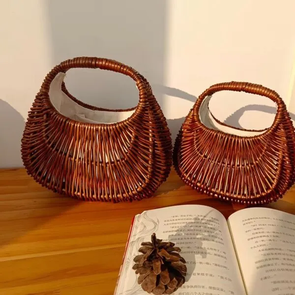 Kompakter Rattan-Tasche im Retro-Stil Kompakter Rattan-Tasche im Retro-Stil