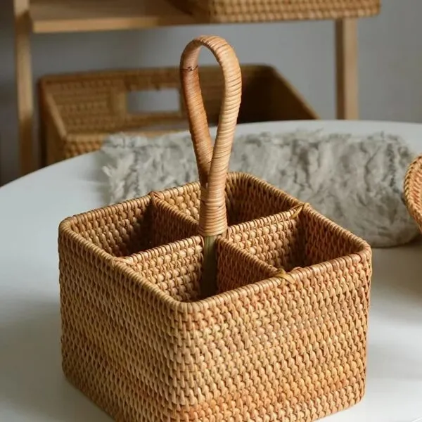 Korb aus Rattan, eckig Korb aus Rattan, eckig