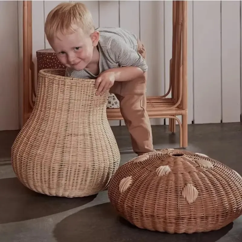 Von Hand geflochtenes Rattan
