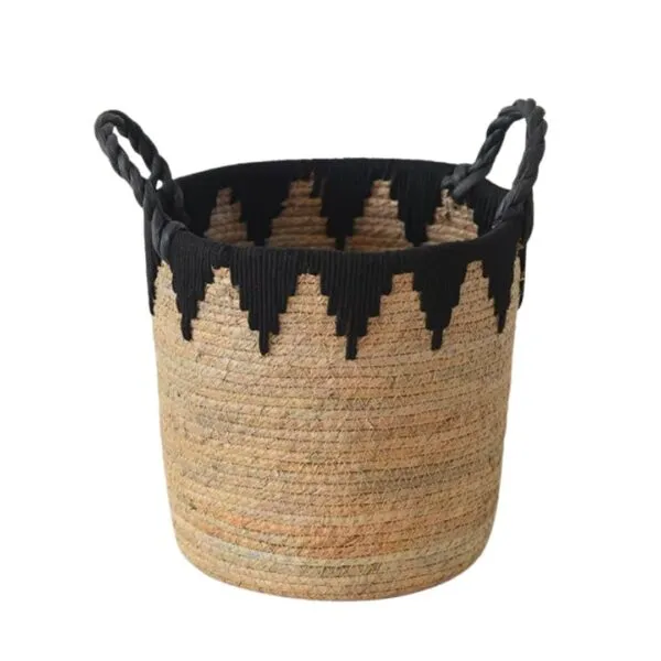 Korb aus Rattan mit Dreiecksmuster Korb aus Rattan mit Dreiecksmuster