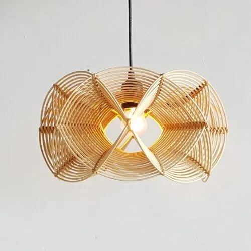 Kreative Deko-Hängelampe aus Rattan Kreative Deko-Hängelampe aus Rattan