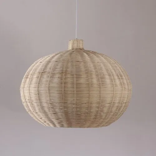 Kugel-Hängelampe aus Rattan und Naturweide, handgefertigt im Stil chinesischer Dörfer Kugel-Hängelampe aus Rattan und Naturweide, handgefertigt im Stil chinesischer Dörfer