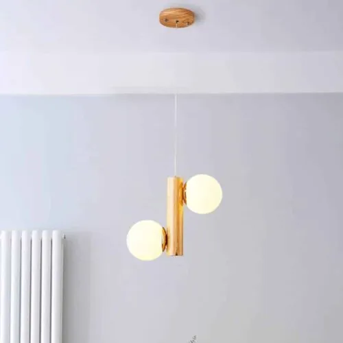 LED-Hängeleuchte mit zwei Holzkugeln LED-Hängeleuchte mit zwei Holzkugeln