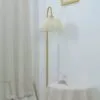 Minimalistische Rattan-Stehlampe