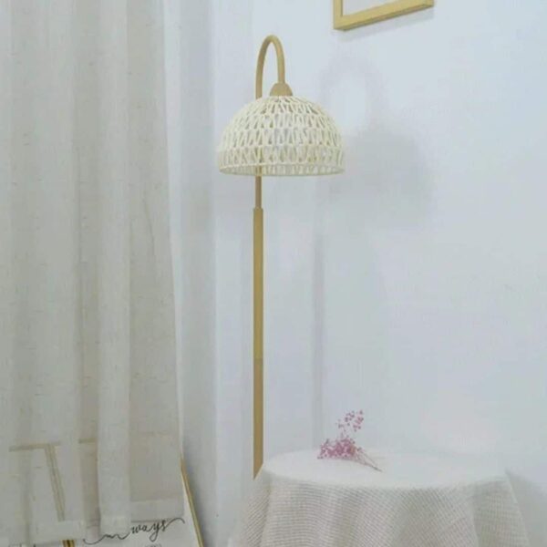 Minimalistische Rattan-Stehlampe Minimalistische Rattan-Stehlampe
