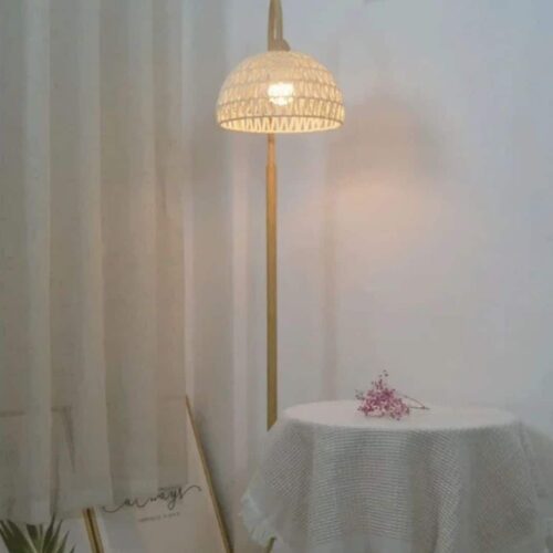 Minimalistische Rattan-Stehlampe Minimalistische Rattan-Stehlampe