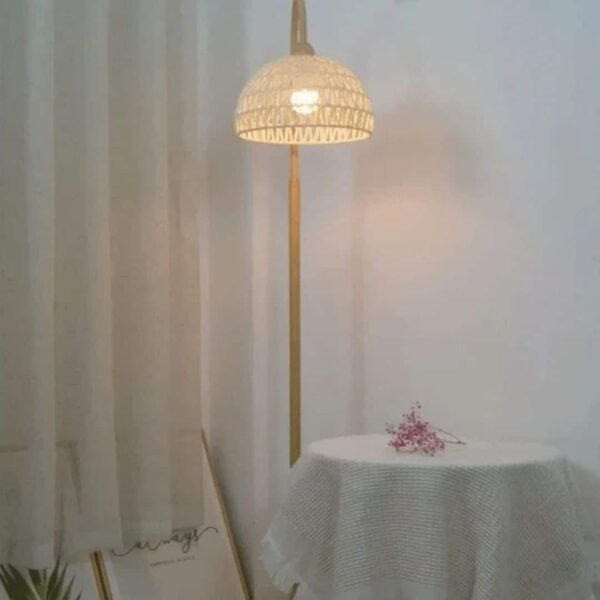 Minimalistische Rattan-Stehlampe Minimalistische Rattan-Stehlampe
