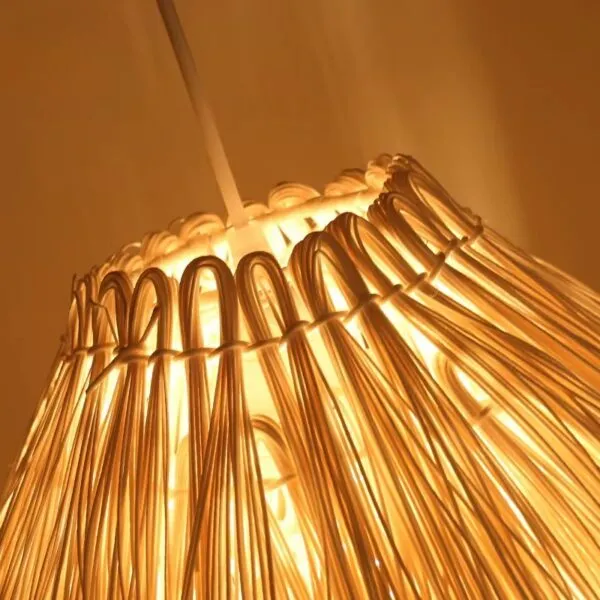 Moderne Designer-Hängelampe aus Stroh und Rattan Moderne Designer-Hängelampe aus Stroh und Rattan