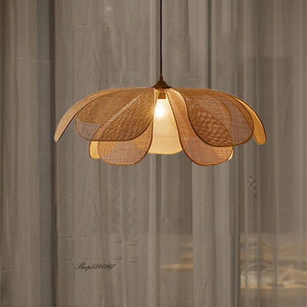 Moderne Hängelampe aus Rattan im Blumen-Design