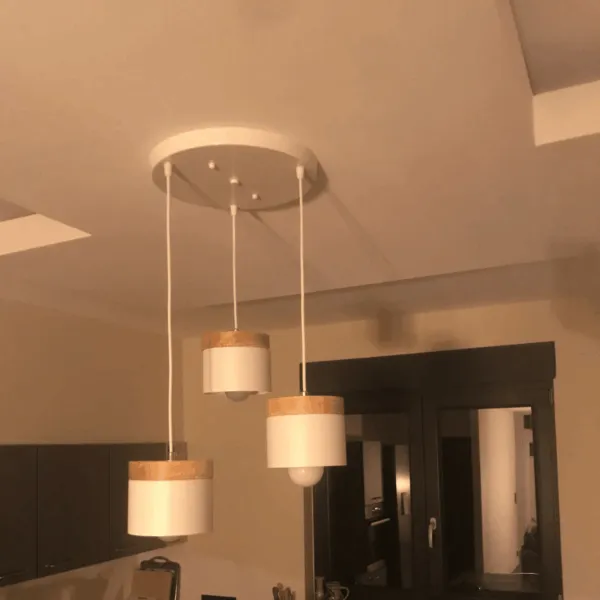 Moderne Holz-Deckenleuchte mit LED und Aluminium Moderne Holz-Deckenleuchte mit LED und Aluminium