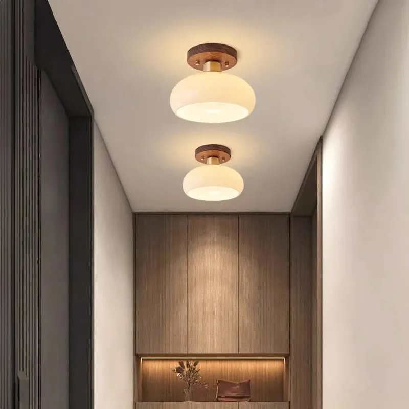 Robustes Holz, klares Glas, zeitloser Stil