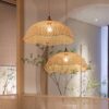 Moderne Pendelleuchte aus handgeflochtenem Rattan und Bambus