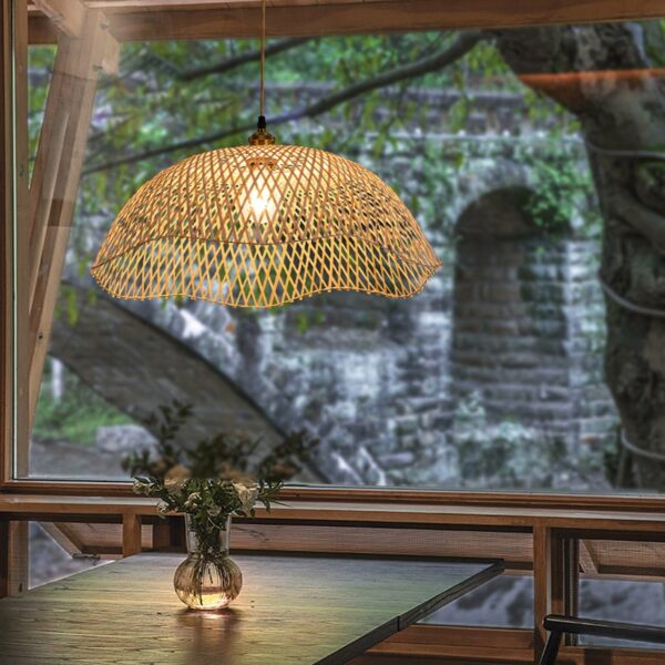 Moderne Pendelleuchte aus handgeflochtenem Rattan und Bambus