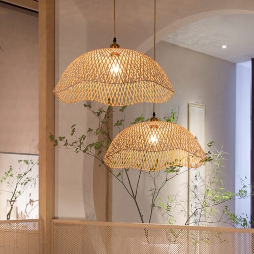 Moderne Pendelleuchte aus handgeflochtenem Rattan und Bambus