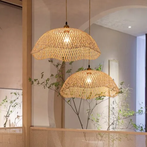 Moderne Pendelleuchte aus handgeflochtenem Rattan und Bambus Moderne Pendelleuchte aus handgeflochtenem Rattan und Bambus