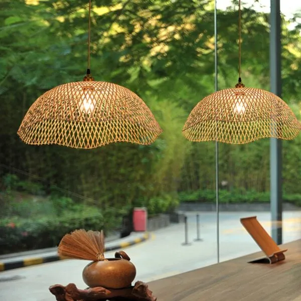 Moderne Pendelleuchte aus handgeflochtenem Rattan und Bambus Moderne Pendelleuchte aus handgeflochtenem Rattan und Bambus