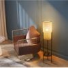 Moderne Schreibtischlampe aus Rattan und Metall, zylindrischer Schirm auf Beinen