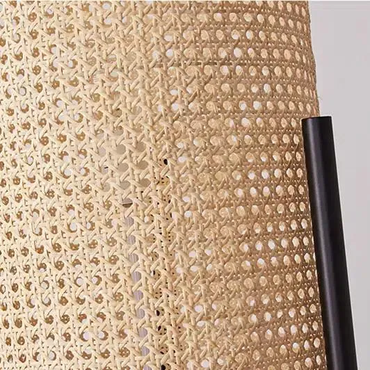 Moderne Schreibtischlampe aus Rattan und Metall, zylindrischer Schirm auf Beinen Moderne Schreibtischlampe aus Rattan und Metall, zylindrischer Schirm auf Beinen