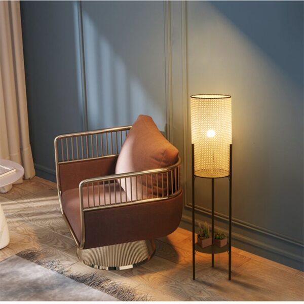 Moderne Schreibtischlampe aus Rattan und Metall, zylindrischer Schirm auf Beinen