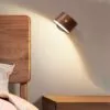 Moderne Wandlampe aus Holz Moderne Wandlampe aus Holz