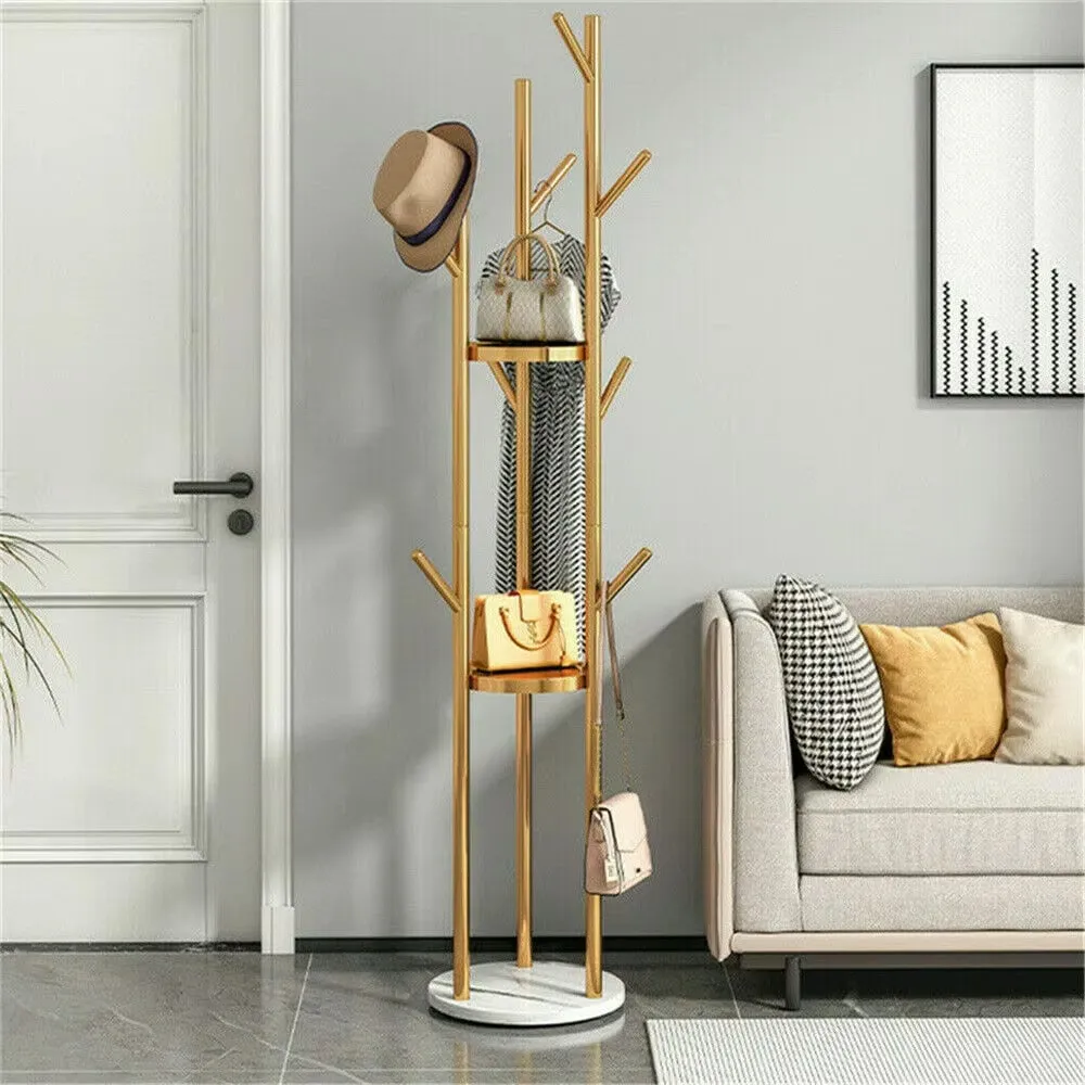 Holz mit goldenem Akzent, zeitlos modern