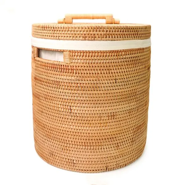 Moderner Wäschekorb aus Rattan Moderner Wäschekorb aus Rattan