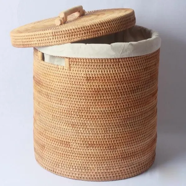 Moderner Wäschekorb aus Rattan Moderner Wäschekorb aus Rattan