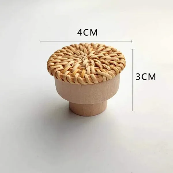 Möbelgriff aus Holz und Rattan in Naturfarbe