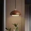 Nordische Holz-Hängelampe im modernen Design Nordische Holz-Hängelampe im modernen Design