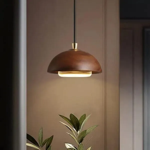 Nordische Holz-Hängelampe im modernen Design Nordische Holz-Hängelampe im modernen Design