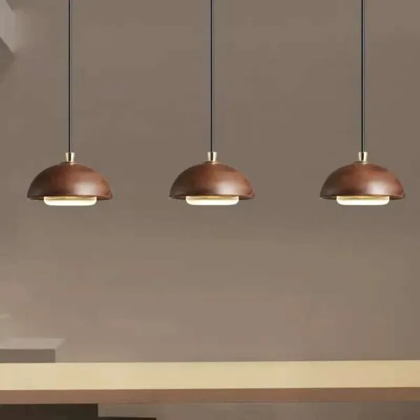 Nordische Holz-Hängelampe im modernen Design Nordische Holz-Hängelampe im modernen Design