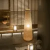 Nordische Stehlampe mit Rattan-Optik