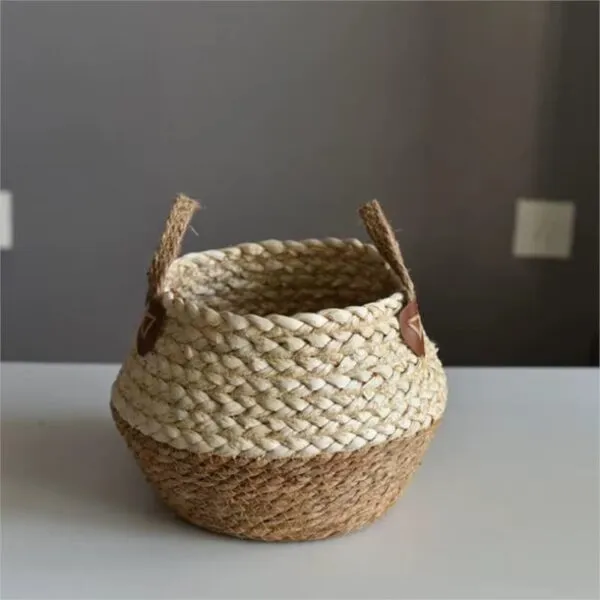 Nordischer Rattankorb im kompakten Design Nordischer Rattankorb im kompakten Design