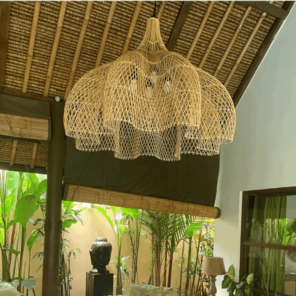 Orientalische Rattan-Hängelampe als Kuppel