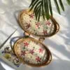 Ovale Serviertablett aus Rattan mit Blumenmuster